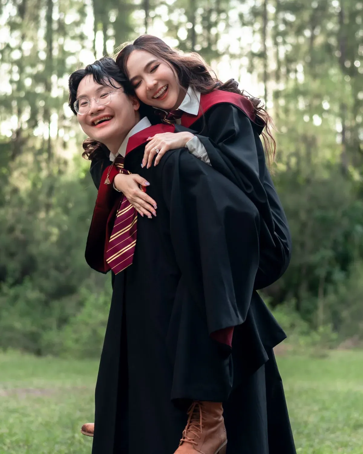 ภาพคู่ผู้ก่อตั้ง